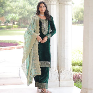 Traje de terciopelo pesado 9000 con dupatta bordada con seda Tebby Zari, mangas largas, pantalón con cintura elástica de 40 pulgadas de largo superior, para minoristas. - Product Image 1