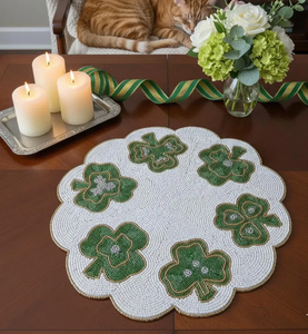 Salvamantel Redondo Hecho a Mano con Cuentas, Trébol Blanco y Verde, Decoración Elegante para Mesa por Blossom Craft India - Product Image 5