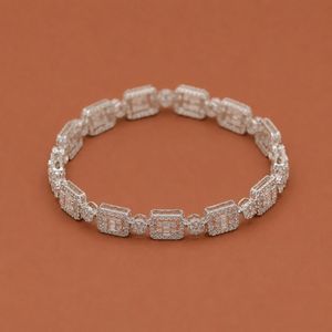 Luxuriöses Silber-Moissanit-Diamant-Gliederarmband mit geometrischen quadratischen Gliedern und Pavé-Set-Details für Herren - Product Image 3