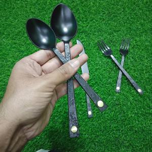 Compre cucharas de acero inoxidable con acabado negro, juego de cubiertos artesanales de metal, a la venta por exportadores indios. - Product Image 5