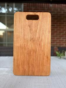 Planche à découper en bois massif de qualité supérieure avec poignée ergonomique pour la préparation des aliments en cuisine, la découpe, le service et les plateaux de fromages - Product Image 5