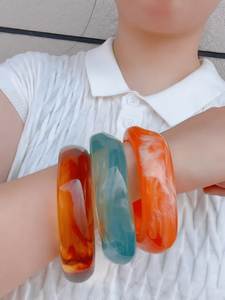 กำไลข้อมือเรซิ่นหรูหรา สีพาสเทลอ่อนละมุน งานแฮนด์เมด เครื่องประดับผู้หญิง งานฝีมือเรซิ่น - Product Image 2