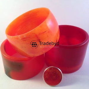 Anneau de serviette de table élégant en résine, écologique, durable, accent décoratif haut de gamme par Tradebyd - Product Image 1