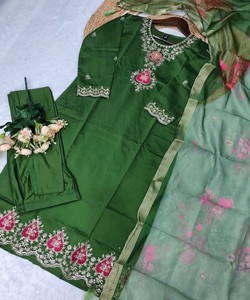 ชุดเสื้อผ้าฝ้ายปักลายทันสมัยพร้อมผ้าคลุมไหล่ สไตล์ลำลองหรูหรา ราคาขายส่ง เสื้อผ้าชาติพันธุ์ สีเขียว - Product Image 6