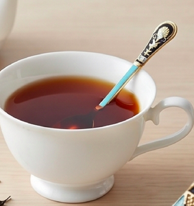 Cuchara de té vintage chapada en oro con mango de esmalte turquesa, mango largo, diseño pulido a espejo para uso en la cocina y en el hogar. - Product Image 5
