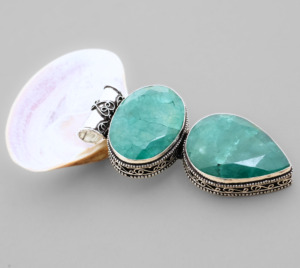 Colgante hecho a mano con relleno de plata y piedra preciosa de esmeralda ovalada - Product Image 3