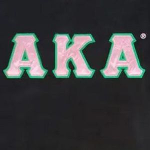 Camiseta de Manga Corta para Mujer, Color Negro, con Parche de Letras de Chenilla Rosa, Informal, de Algodón, para Verano, Cómoda para Uso Diario - Product Image 6