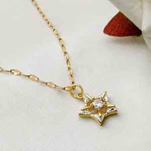 สร้อยคอพร้อมจี้รูปดาวเปิดประดับเพชร CZ ใส เงินแท้ 925 ชุบทองคำขาว ขายส่ง Memoria Jewels - Product Image 4