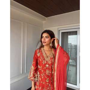 Conjunto de Traje de Fiesta de Diseñador Talla XL con Bordado de Zari y Lentejuelas - Product Image 5