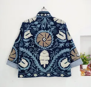 Veste bohème vintage en velours bleu marine brodée Suzani pour femme, col montant, motif floral fait main, manteau d'automne - Product Image 2