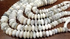 Opale dendritique naturelle blanche, pierre précieuse, perles facettées rondes de coupe allemande - Product Image 2