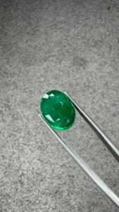 Émeraude naturelle zambienne de 5,26 carats, taille ovale, pierre précieuse verte certifiée GIA pour bijoux fins - Product Image 3