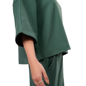 Ensemble de détente deux pièces vert forêt pour femme, haut ample à manches courtes et pantalon large assorti, vêtements décontractés, fabricant OEM sur mesure - Product Image 4