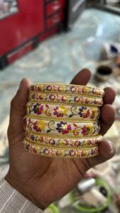 Bracelets en métal avec incrustations complexes, collection de bijoux ethniques - Product Image 5