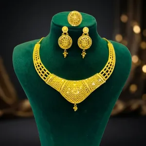 Conjunto de Joyería Chapada en Oro Estilo Dubái de Última Moda para Mujer |   Conjunto de collar tradicional con aretes y anillo - Product Image 4