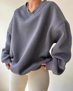 เสื้อสเวตเชิ้ตคอวีทรงโอเวอร์ไซส์สำหรับผู้หญิง สีพื้น แขนยาว ผ้าถัก คอตตอนใยไผ่ ระบายอากาศได้ดี เหมาะสำหรับใส่ในฤดูใบไม้ร่วง ทรงปกติ - Product Image 1