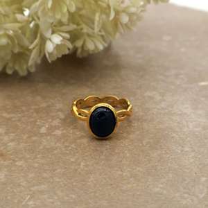Vintage Oval Black Onyx Brass 14K Gold Plated Scalloped Infinity Band Boho Gothic Unisex <b>Ring</b> - Product Image 1