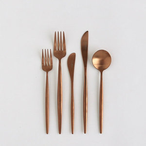 Juego de Cubiertos de Acero Inoxidable Color Cobre Bronce Brillante, Juego de Cubiertos Modernos con Acabado Satinado, Cuchara, Tenedor y Cuchillo - Product Image 1
