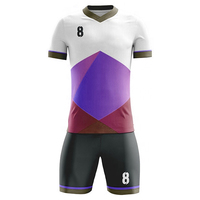 Erkekler İçin Futbol Formaları Kulüp Takımı Futbol Antrenman Üniforması Özel Logo Yetişkin %100 Polyester 300g Günlük Sublimasyon Baskılı
