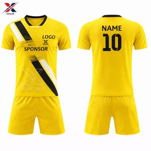 Ensemble de maillots et shorts de football respirants à séchage rapide haute performance 100% polyester unisexe pour adultes Tenue officielle d'équipe Vente en gros - Product Image 3