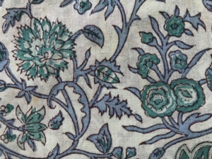 Tela Tradicional India con Estampado a Mano |   Tela de Algodón con Estampado de Enredaderas Florales Verdes - Product Image 3