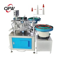 Tasse de buse de Machine d'assemblage de bouchon de pompe entièrement automatique QFW pour cosmétiques avec Machine d'assemblage de bouchon de disque vibrant