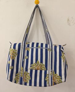 Sac de voyage week-end de luxe pour femme, grand format, en coton imprimé à la main, avec fermeture éclair, poignée supérieure, accessoires de voyage sportifs - Product Image 4