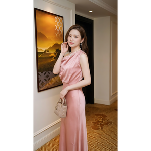Robe longue plissée élégante pour femme, col polo, taille naturelle, coupe droite, ceinturée, éco-responsable, qualité supérieure - Product Image 1