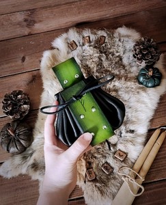 Juego de Runas Futhark Vikingas con Tapete de Cuero, Piedras de Adivinación Nórdicas Antiguas para Predecir el Futuro y Dar Guía - Product Image 4
