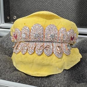 AMBER JEWELS Prince 9 Grillz dentaire en or rose, ensemble complet, avec strass en cristal taille brillant sertis en canal, style Hiphop, or massif 18K - Product Image 1