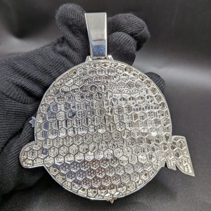 Pendentif personnalisé pour homme en argent 925 et moissanite, motif skyline urbain, serti de moissanites taille baguette et taille ronde, bijou de luxe tendance hip-hop, cadeau - Product Image 3