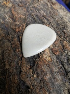 Púas de Guitarra de Hueso Natural Premium, Hechas a Mano, Duraderas, Acabado Liso, Impermeables, Estilo Náutico - Product Image 5