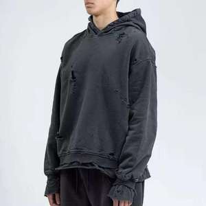 Sudadera con Capucha Negra Desgastada de Corte Holgado para Hombre, Estilo Urbano Unisex, Sudadera con Diseño Recortado - Product Image 2