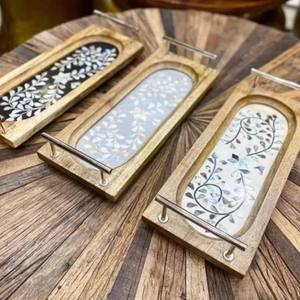 Bandeja de servir hermosa de madera y metal de calidad garantizada disponible a un precio muy atractivo. - Product Image 5