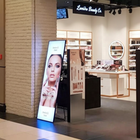 Écran publicitaire numérique autonome sur roulettes avec affichage LED mobile intérieur personnalisé pour les entreprises, les magasins et les centres commerciaux