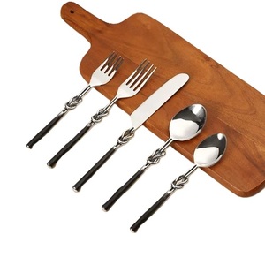 Couverts en acier inoxydable forgés à la main, design moderne avec finition miroir, luxe moderne pour les fêtes, les restaurants et l'usage domestique - Product Image 2