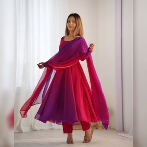 Alphanumero Robe en soie brodée lourde Bollywood Designer Style Livraison à la porte dans le monde entier disponible au prix de gros - Product Image 5