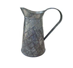 Jarra de Metal Estilo Rústico con Asa Larga y Patrón en Relieve para Exhibición Decorativa de Flores - Product Image 5