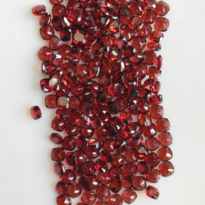 โกเมนสีแดงธรรมชาติ 5 มม. ทรงคุชชั่น คุณภาพดีที่สุด พลอยเม็ดเดี่ยวสำหรับทำเครื่องประดับ - Product Image 2