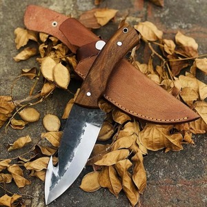 มีดล่าสัตว์ทำมือจากเหล็กคาร์บอน ใบมีดแบบ Fixed Blade ปลายแหลม ด้ามไม้ ขอบตรง ไม่สามารถปรับได้ ความหนา 0.6 มม. - Product Image 4
