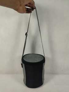 Bolsa Térmica para Almuerzo ORKID Personalizada, Gris y Negra, Cilíndrica, Aislada, con Cierre, Correa de Hombro Ajustable, Resistente al Agua, Portátil - Product Image 1