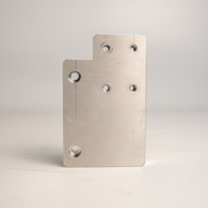 Plaque de support de guidage métallique à dégradé usinée sur mesure par CNC, AMT VINA Vietnam, fabricant direct - Product Image 3