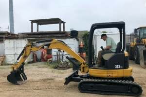 Mini excavadora CAT 303 CR completamente nueva – Peso: 7,782 lbs, Potencia del motor: 23.6 HP en venta - Product Image 3