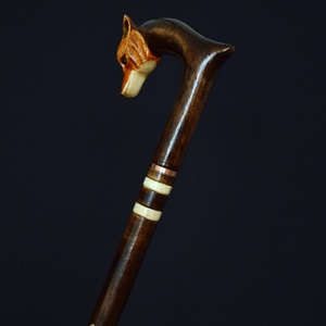 Canne de marche en bois de luxe avec tête de renard - Sculptée à la main, cadeau de retraite pour homme, design rustique, écologique - Product Image 3