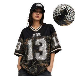 Elegante Camiseta de Fútbol Americano Unisex con Estampado de Camuflaje Personalizado, Pedrería y Malla Sublimada con Diseño Real Tree - Product Image 1