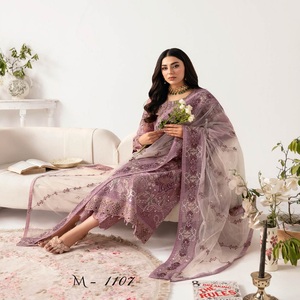 Robes indiennes Anarkali de luxe brodées en organza, longueur ras du sol, pour femmes, en solde, tenues de soirée, vente en gros - Product Image 5