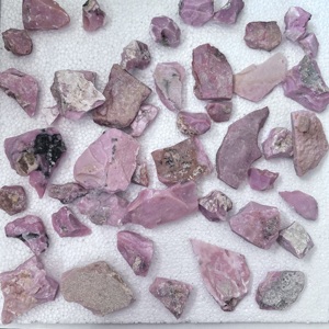 Matière première d'opale rose 100% naturelle, jusqu'à 3 kg, disponible à la vente, qualité AAA, forme brute non taillée, teinte étonnante. - Product Image 1