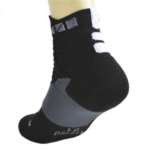 Calcetines Deportivos Transpirables Hechos a Medida, de Secado Rápido, con Spandex/Nylon/Algodón, para Verano, con Logotipo en el Puño, para Baloncesto y Gimnasio - Product Image 3