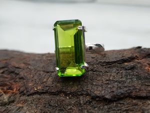 <b>Peridot</b> Rectangle <b>Ring</b> 925 Sterling Silver Handmade Prong Style Boho Jewelry Women Gift Elegant Gemstone <b>Ring</b> - Product Image 4