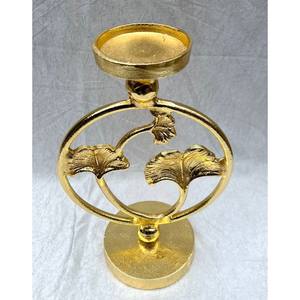 Magnifique bougeoir en métal qui transforme une flamme ordinaire en une spectacle captivant de lumière et d'ombre - Product Image 4